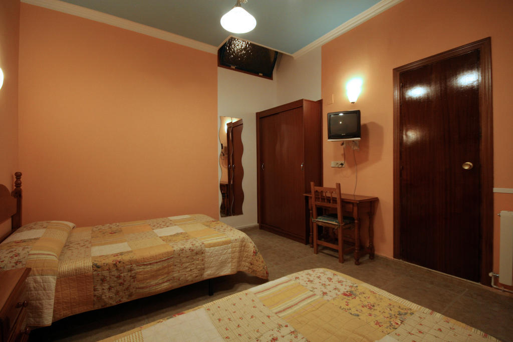 Hostal Rico Madrid Luaran gambar