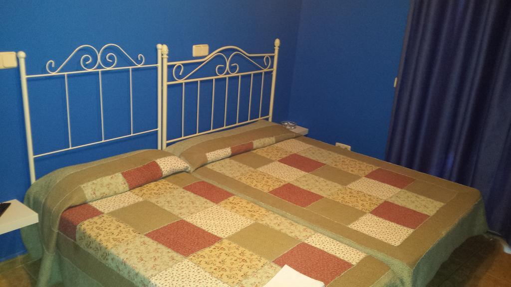 Hostal Rico Madrid Luaran gambar