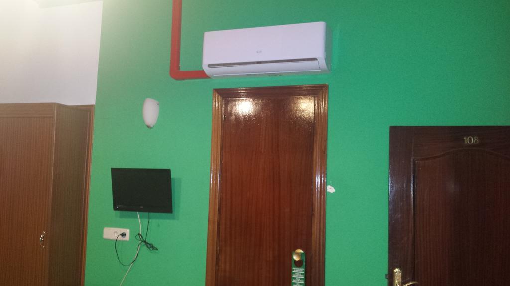 Hostal Rico Madrid Luaran gambar