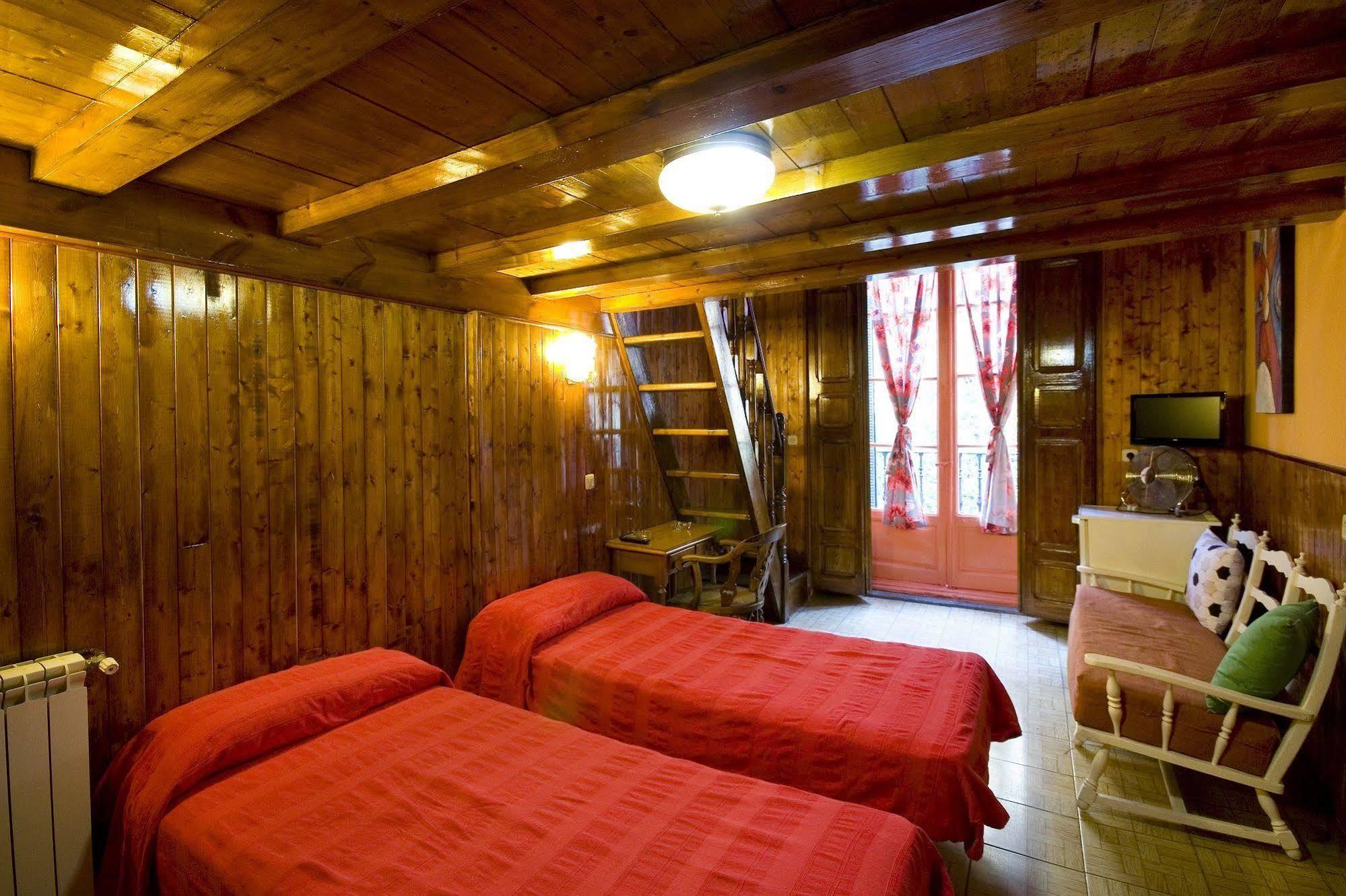 Hostal Rico Madrid Luaran gambar