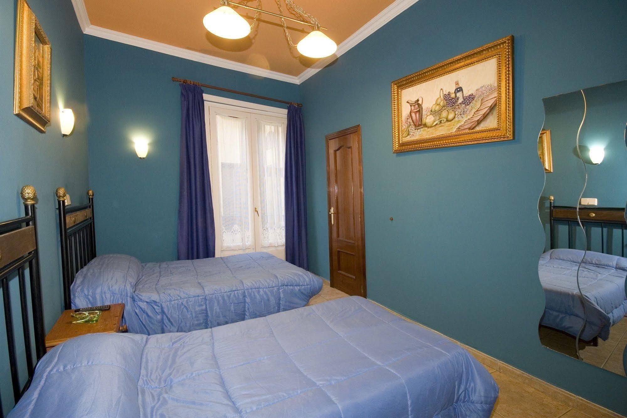 Hostal Rico Madrid Luaran gambar