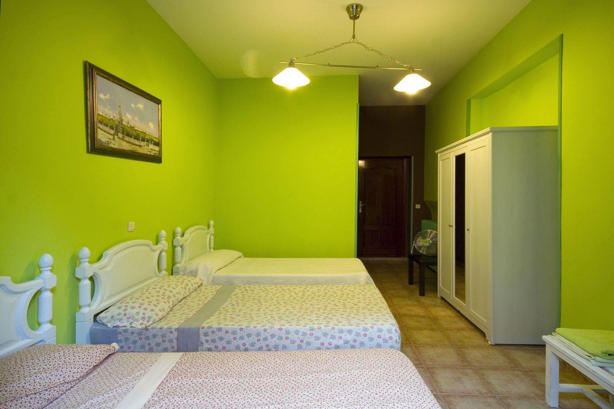 Hostal Rico Madrid Luaran gambar
